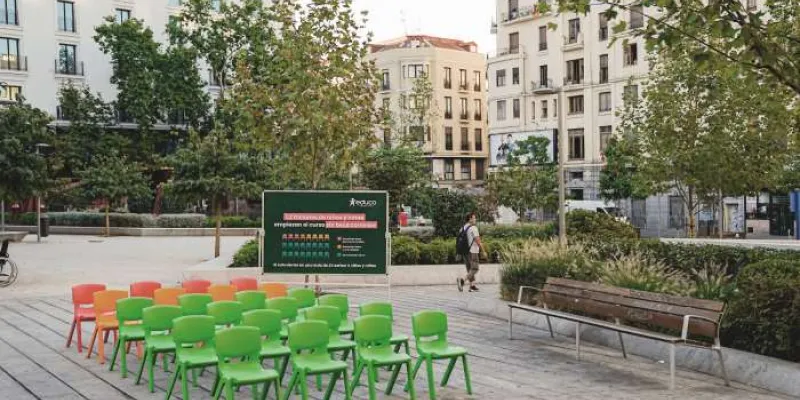 Instalación en el centro de Madrid para denunciar la falta de becas comedor