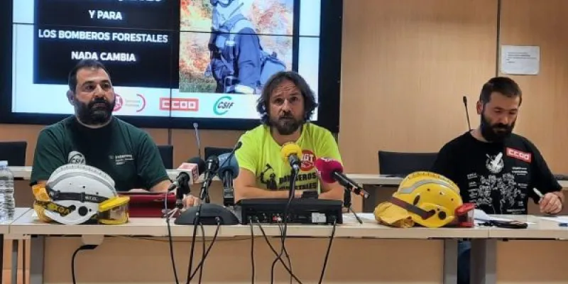 Representantes de los bomberos forestales 