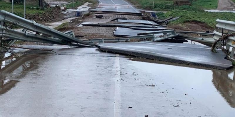 Estado de la carretera BA-086 de Maguilla (Badajoz), este miércoles.