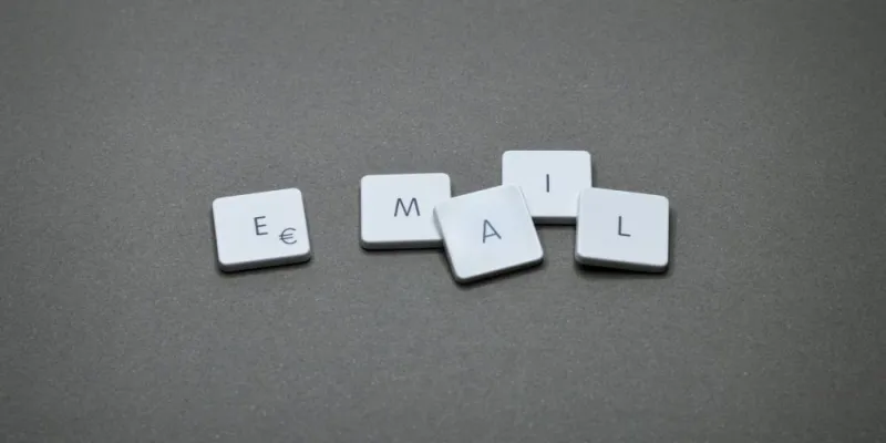 Imagen con el texto 'Email'