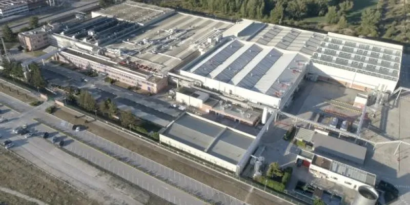 Fábrica Burgos L'Oréal plano general. 