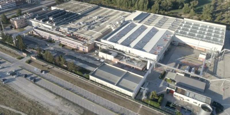Fábrica Burgos L'Oréal plano general. 
