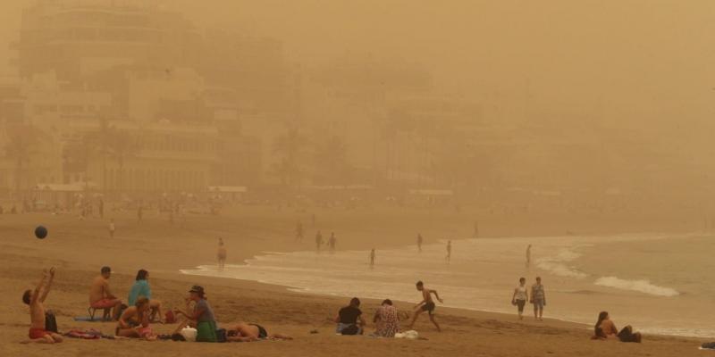 La calima lleva a Canarias récords de calor y rachas de viento de 163 km/h.