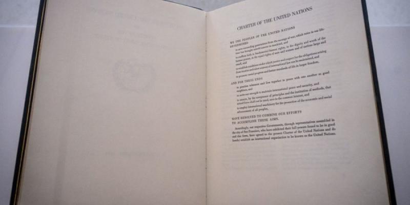 Copia original de la Carta de las Naciones Unidas en exhibición en la sede de la ONU en Nueva York.