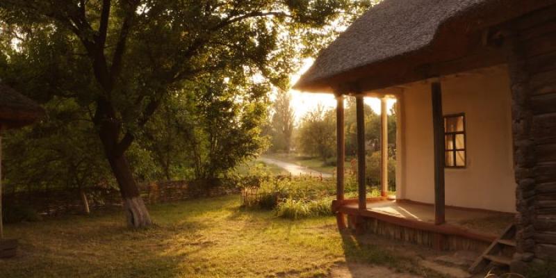 Casa rural durante el otoño