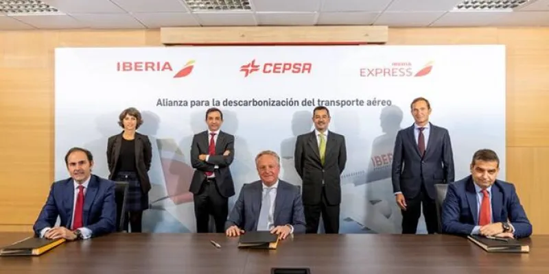 Iberia y Cepsa firman un acuerdo para la descarbonización del sector aéreo/Huelva Información