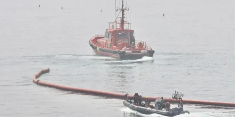Barreras de contención en aguas de Ceuta