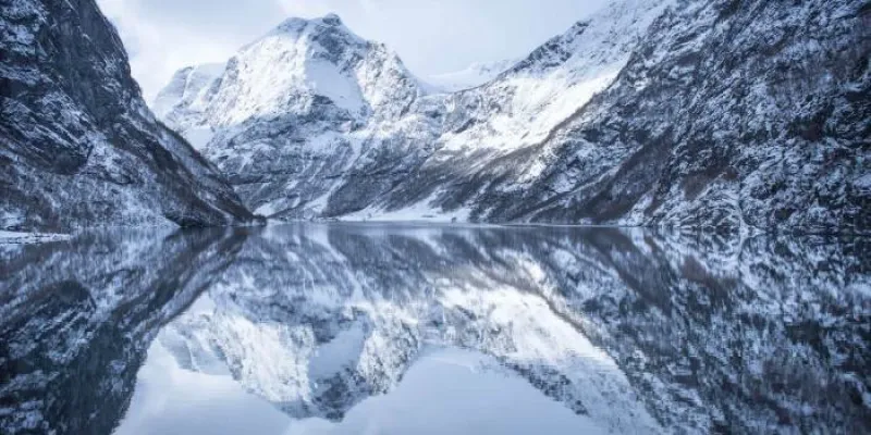 Fiordo de Naeroyfjord 