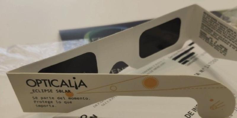 Modelo de gafas para el eclipse inmovilizado y retirado por el Gobierno de Aragón