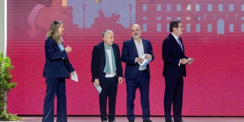 La presidenta de Cepyme, Ángela de Miguel, el secretario de UGT, Pepe Álvarez, el secretario de CCOO, Unai Sordo y el presidente de CEOE, Antonio Garamendi.