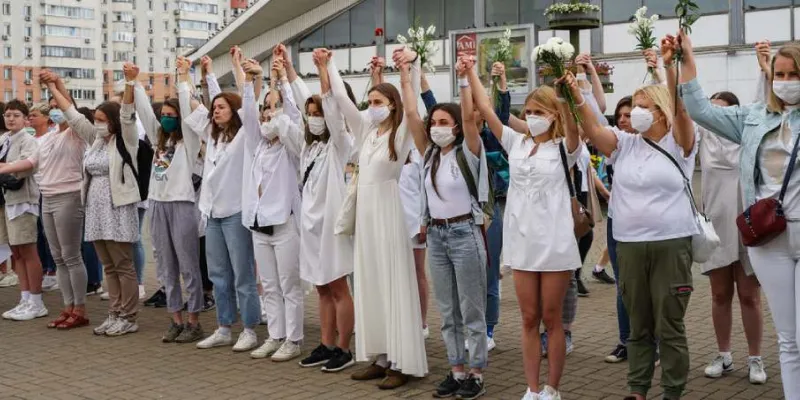 ONU Bielorrusia Mujeres manifestantes protestan tras las elecciones presidenciales en Bielorrusia.