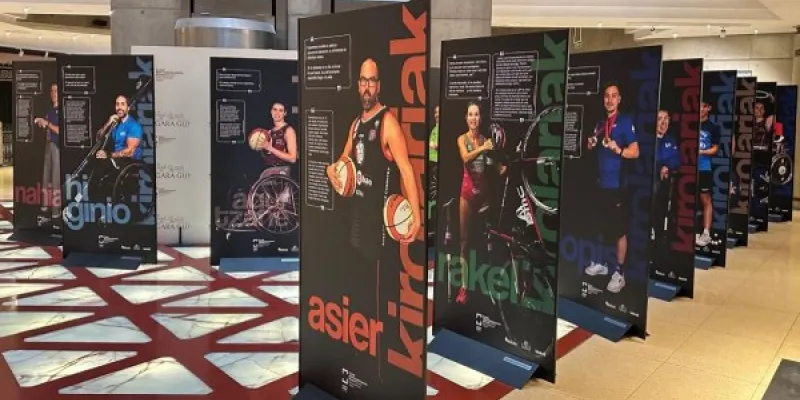 La exposición 'Kirolaiak' de deportistas paralímpicos vascos, en Bilbao | Foto de Paulino Oribe