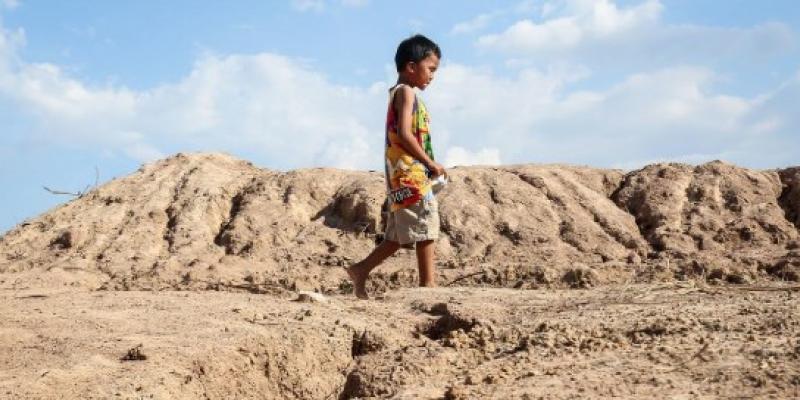 La pobreza causada por factores como el cambio climático puede hacer que los niños sean más vulnerables a la violencia.