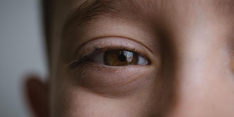 Ojos de una persona con discapacidad ocular