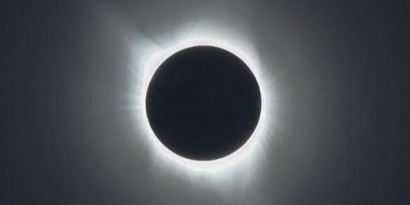 Otro eclipse total captado por Sánchez con una cámara especial
