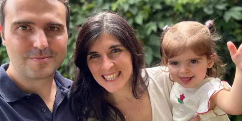 Somos Ignacio y Elena, los papás de Claudia.