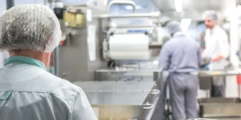 Trabajadores en una fábrica