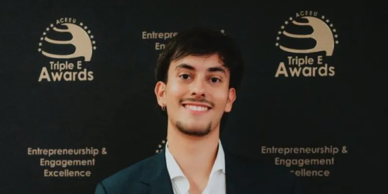 David Boada recogiendo el premio Triple-E awards
