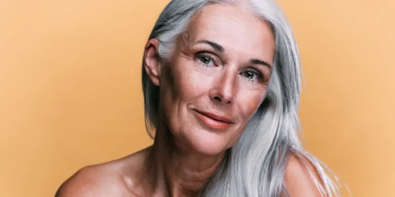mujer con canas