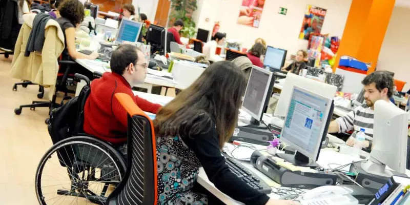 Los estudiantes con discapacidad disfrutan de la beca de la Fundación ONCE