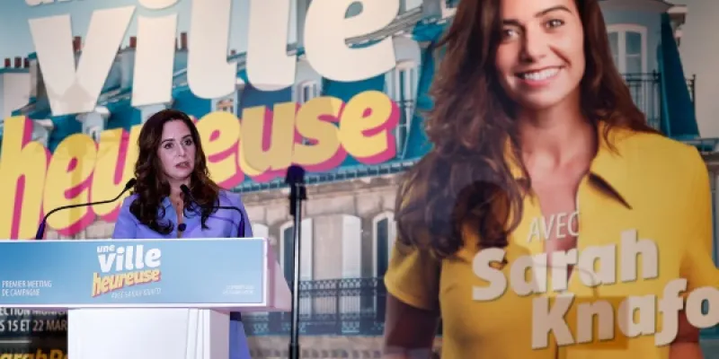 La candidata a la alcaldía de París del partido ultraderechista ¡Reconquista!, Sarah Knafo, en un mitin en febrero en la capital francesa.