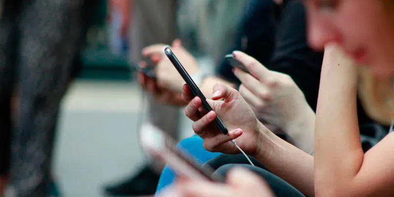 Las 'fake news' provocan estrés y depresión a niñas y adolescentes
