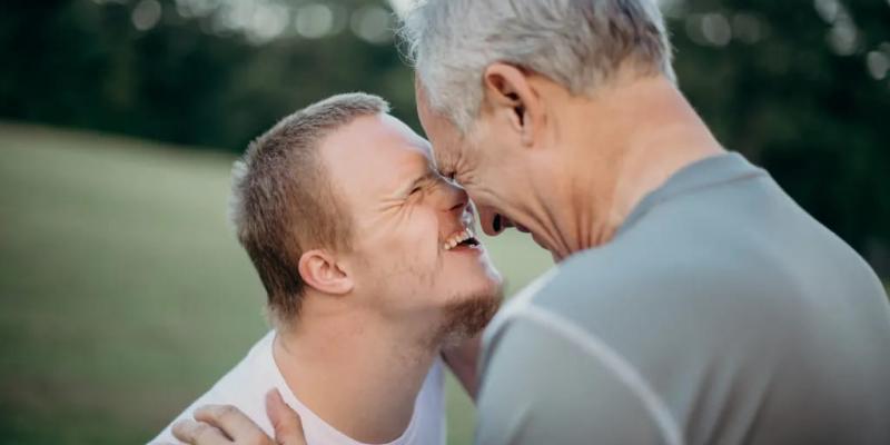 Imagen de un padre y un hijo/Careforth Cuidado para los hijos con discapacidad