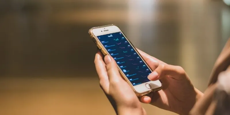 Imagen de Negocio, Smartphone y Las manos. De uso gratuito.
