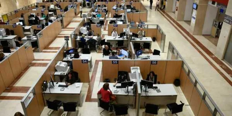 Funcionarios en sus puestos de la administración 