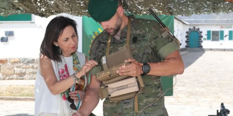 Ministra de Defensa hablando sobre Ucrania