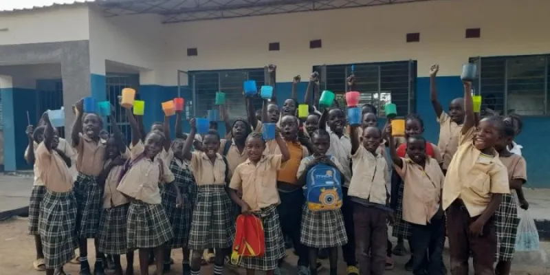 Algunos de los niños beneficados por el programa de la Fundación Mary's Meals. 