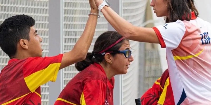 Dos jugadores de Hockey+, durante un partido