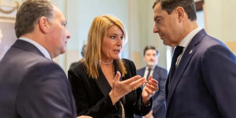 alcaldesa de Huelva, Pilar Miranda y Juanma Moreno Bonilla, presidente andaluz, ambos PP
