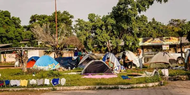 Indígenas Warao de Venezuela desplazados por la minería ilegal en las calles de Boa Vista, Roraima.
