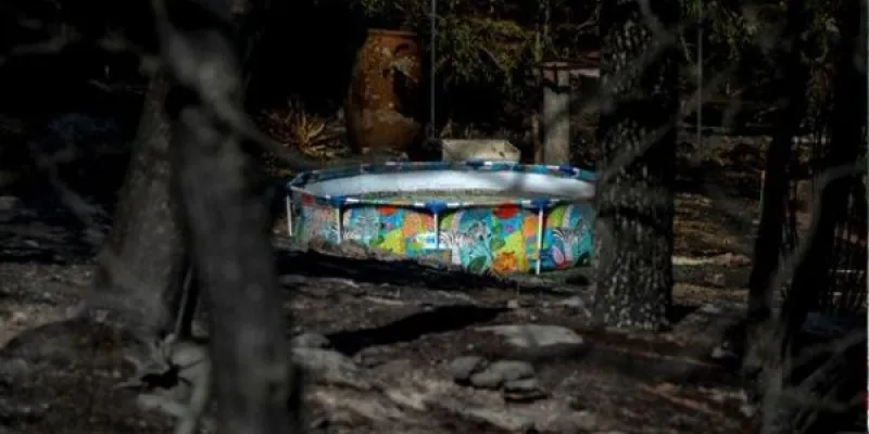Piscina portátil en zona incendiada en Ávila el pasado julio