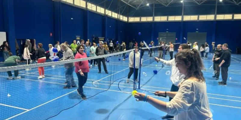 Acto de la jornada de bádminton adaptado