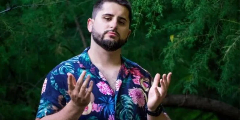 Alberto, el influencer con discapacidad auditiva