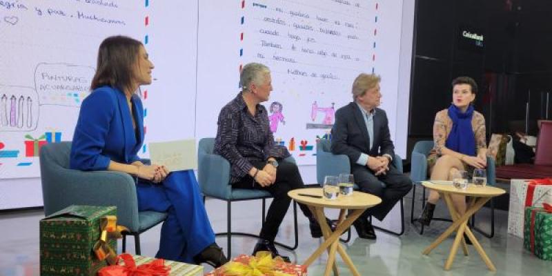 Foto del foro de presentación de 'El Árbol de los Sueños' con representantes de dos fundaciones colaboradoras y el director de Acción Social de CaixaBank