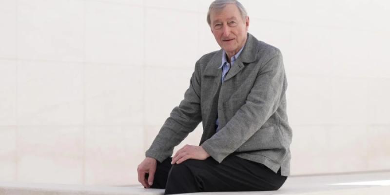 Julian Barnes