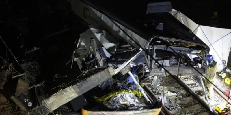 Tren destrozado tras el accidente del Rodiales