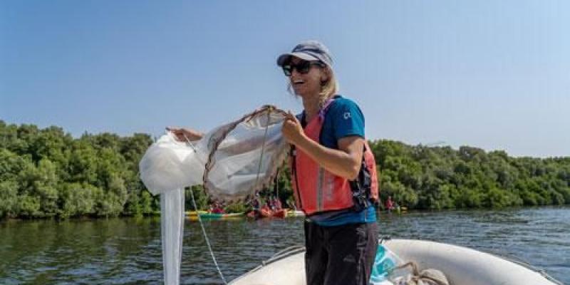 El plástico, un enemigo de los lagos y masas de agua dulce