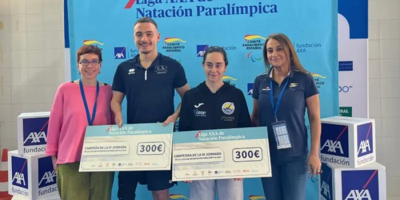 Ganadores y autoridades en la Liga AXA de Natación Paralímpica de Oviedo 