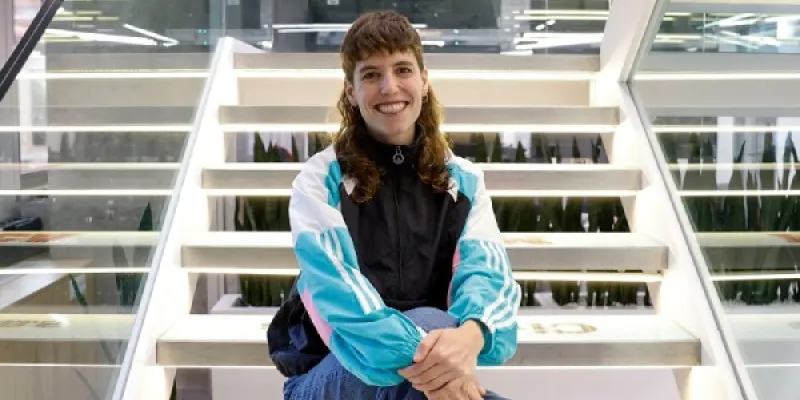 La atleta Marta Pérez, plusmarquista española de 1.500 metros, posa durante una entrevista con EFE en Madrid. 
