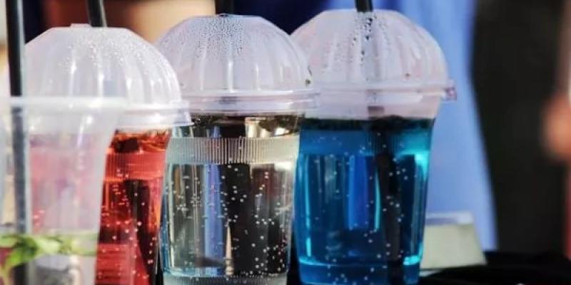 Vasos de bebidas refrescantes