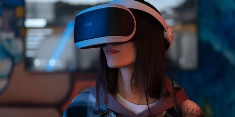 Chica con unas gafas de realidad virtual