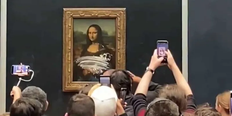 Atacan a La Gioconda en el Louvre con una tarta