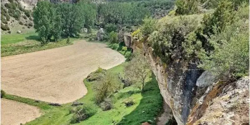 Vista aérea del yacimiento Charco Verde II durante una campaña de excavación 