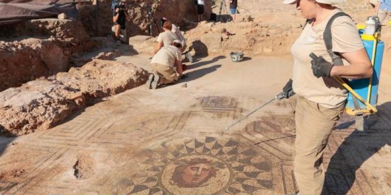 Mosaico de Medusa en Mérida: Representación del mosaico romano con la cabeza de Medusa descubierto en la Huerta de Otero.