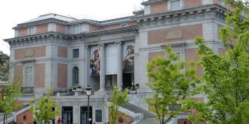 Vista del Museo del Prado por fuera