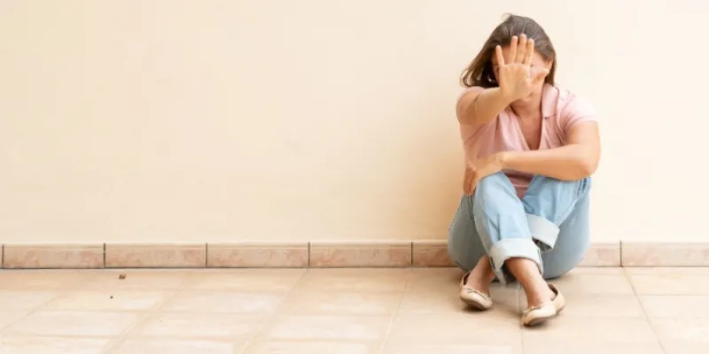 Una mujer con trastorno neurológico